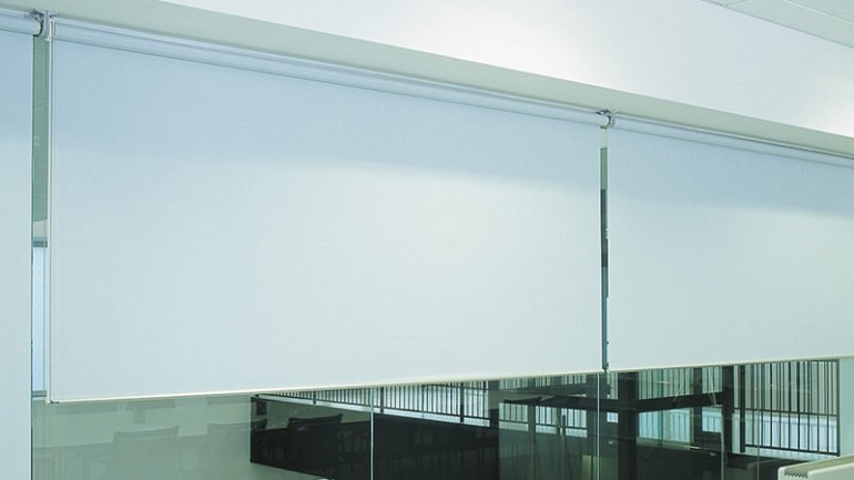 Cuidado y Limpieza de Cortinas Roller a Medida